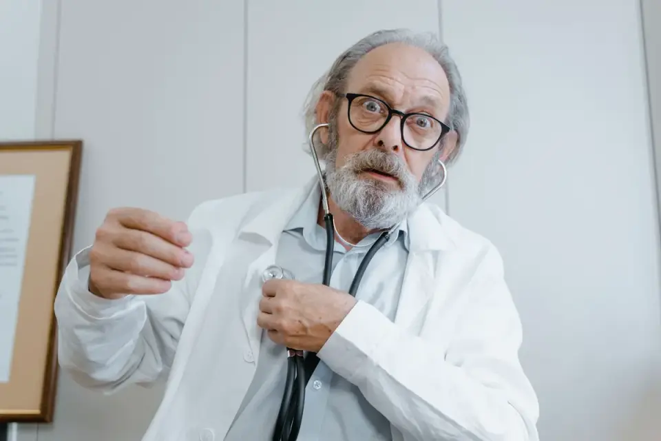 Veterinarian listening to an older dog&#x27;s heart with a stethoscope during an exam